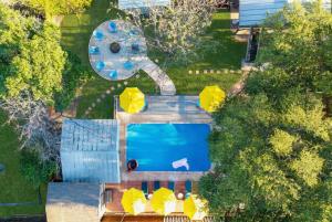 Texas Retreat - Pool Playground Putting Green