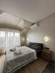 Polyana Kvasova - Green Mountain Apart