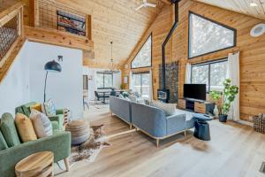 Cozy-Chic Mountain Getaway in the Heart of Truckee