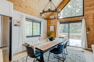 Cozy-Chic Mountain Getaway in the Heart of Truckee
