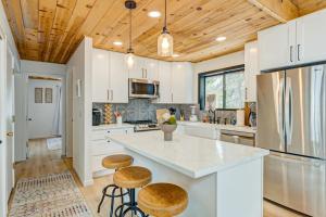 Cozy-Chic Mountain Getaway in the Heart of Truckee