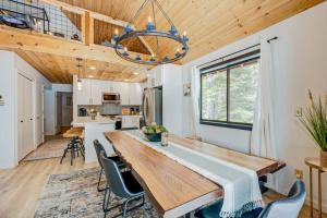 Cozy-Chic Mountain Getaway in the Heart of Truckee