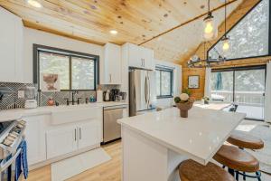 Cozy-Chic Mountain Getaway in the Heart of Truckee