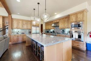 Luxe 3BR Mountain Escape in Schaffers Mill - Premier Tahoe Retreat