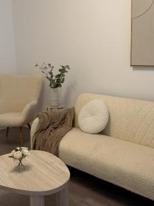 Modern Bright City Apartment Self check in