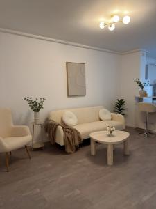 Modern Bright City Apartment Self check in