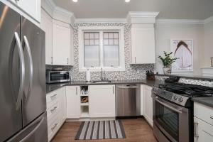 1225 W Balboa Blvd A & B - Coastal Luxury- Remodeled Duplex withRooftop Deck