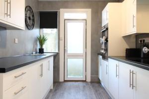 Deluxe 3 Bed, Sleeps 8, Free Parking, Edinurgh