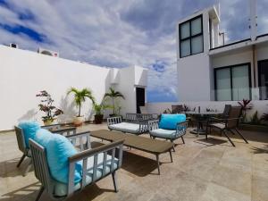 Icono 502 by Guys Riviera