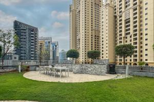 Upgraded 2 BR Retreat in the Heart of Dubai Marina