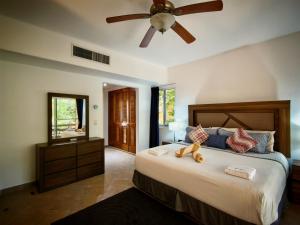 Hoyo Penthouse by guysriviera