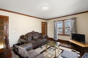 College Area 3BR