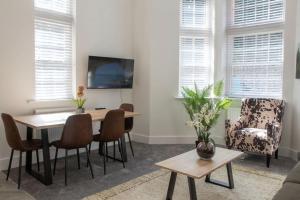 Modern & Bright 1 Bedroom Apartment in Holywell