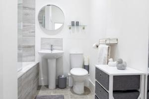 Modern & Bright 1 Bedroom Apartment in Holywell