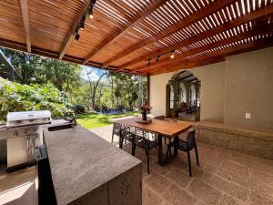 Casa 13 Floresta Boa Vista - Casa Espetacular com 6 Quartos e Arquitetura Única
