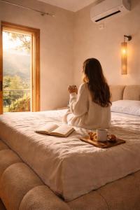 Room 1 Cozy Mountain View Room with Balcony Breakfast Included