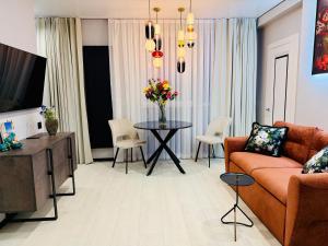 Stylish modern apartment by the Dnipro River