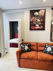 Stylish modern apartment by the Dnipro River