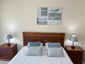 Charmant appartement, calme avec vue piscine, 1km de la plage, Olhos de Água