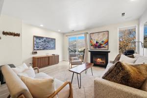 Old Town Views Just Steps to Main Street and Park City Mountain for Skiing, Hiking, Biking