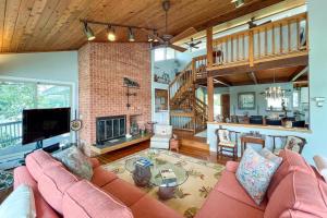 Deep Water Dock & Private Beach! Irvington Home