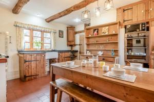 4 Bed in Shrawley oc-s34861