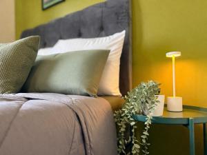 5 BR house in Leeds - sleeps 11 guests 3 bath Parking - Contractors or groups welcome