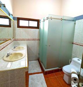 Stylish Colorful & Cozy Tropical Private Bedroom