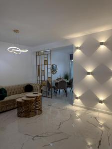 Elegant Central Apartment Balcony & City View