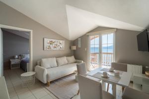 Calmasol Beachfront Apartments