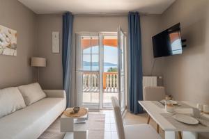 Calmasol Beachfront Apartments