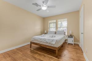 5 beds 2 bath, sleep 10