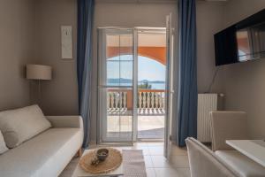 Calmasol Beachfront Apartments