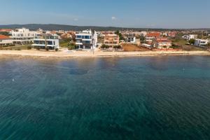 Calmasol Beachfront Apartments