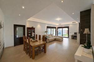 Villa in walking distance to amenities