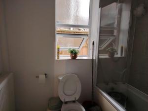 Double Bedroom Available
