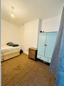Double Bedroom Available