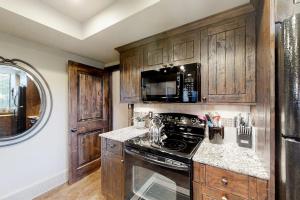 At the Base of Canyons Resort Spacious and Spectacular - Sleeps 10