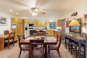 Natures Perfect Retreat - Wallowa Lookout - Stunning Views Cozy Comfort