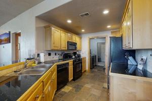 Redstone Center Gem - Walk to Shops close to Ski Shuttle Stop