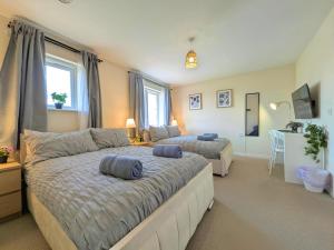 Spacious 4BR Home Near Central Liverpool Parking