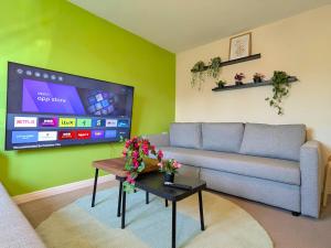 Spacious 4BR Home Near Central Liverpool Parking