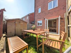 Spacious 4BR Home Near Central Liverpool Parking