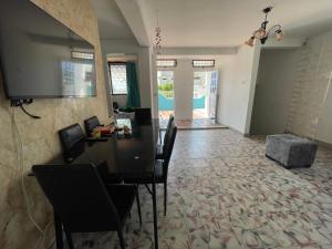 Habitaciones amobladas con baño privado