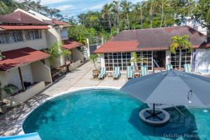 Private, quiet villa with pool and playground