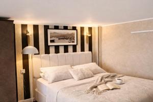 The Infinity Residence Elegant Duplex with Panoramic Sea View & Balcony