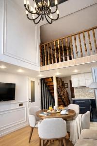 The Infinity Residence Elegant Duplex with Panoramic Sea View & Balcony