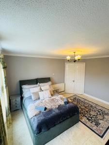 Lord Windsors Regal Chamber