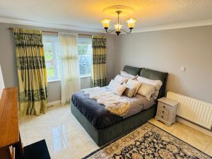 Lord Windsors Regal Chamber