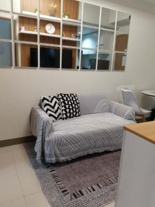 2BR Apartment plus parking Near NAIA